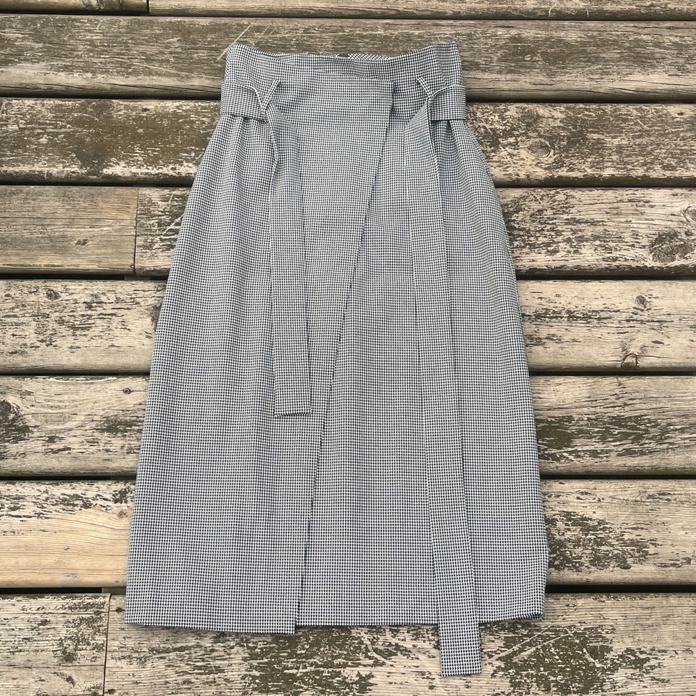 Simons Contemporaine Black and White Herringbone Skirt Size 4